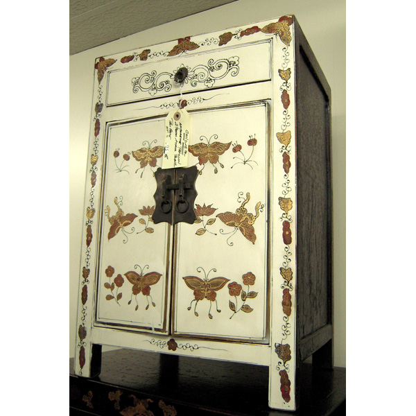Armoirette 2 portes et 1 tiroir papillon laque blanc style Chine -CHN015BL