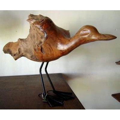 Canard sculpte dans racine de teck sur pattes fer avec socle artisanat Indonesien -33178
