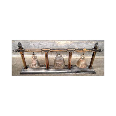 3 Cloches en bronze sur portique en bois de tek artisanat Thai -tai0813