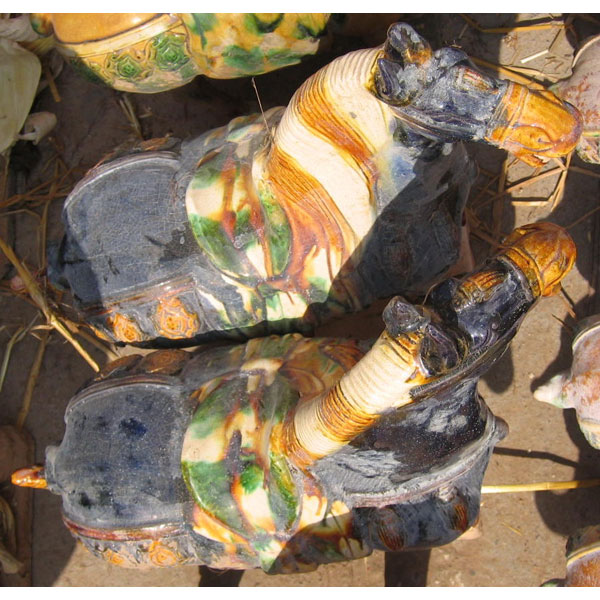 Sculpture cheval vernisse harnache artisanat Chine -cer048